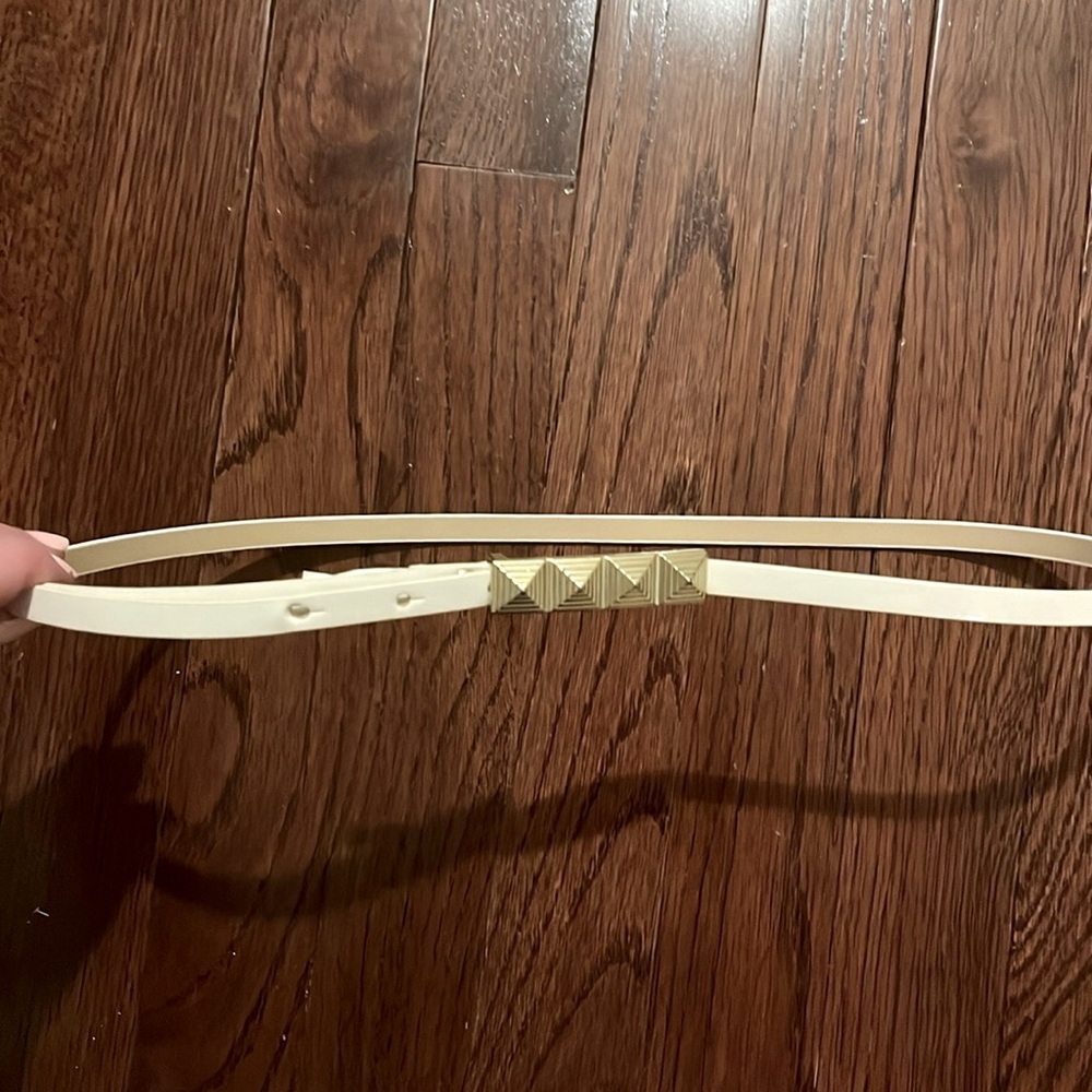 White skinny belt with gold clasp. Size 12